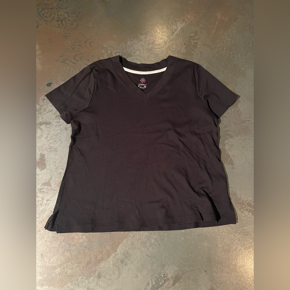 Isaac Mizrahi Black V-Neck Short Sleeve Tee